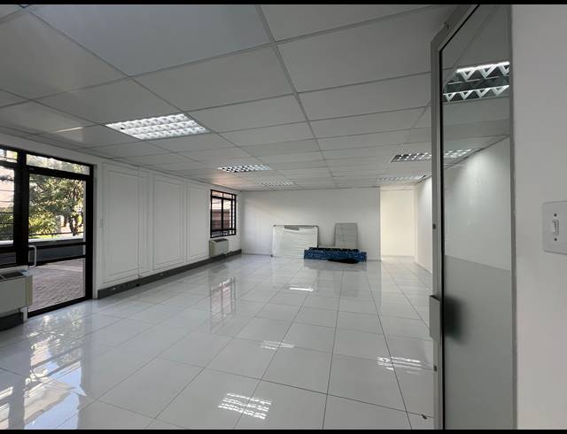 188M² OFFICE TO LET IN HYDE PARK